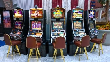 jellyslot mobile interface showing live-dealer tables and slot games on Android